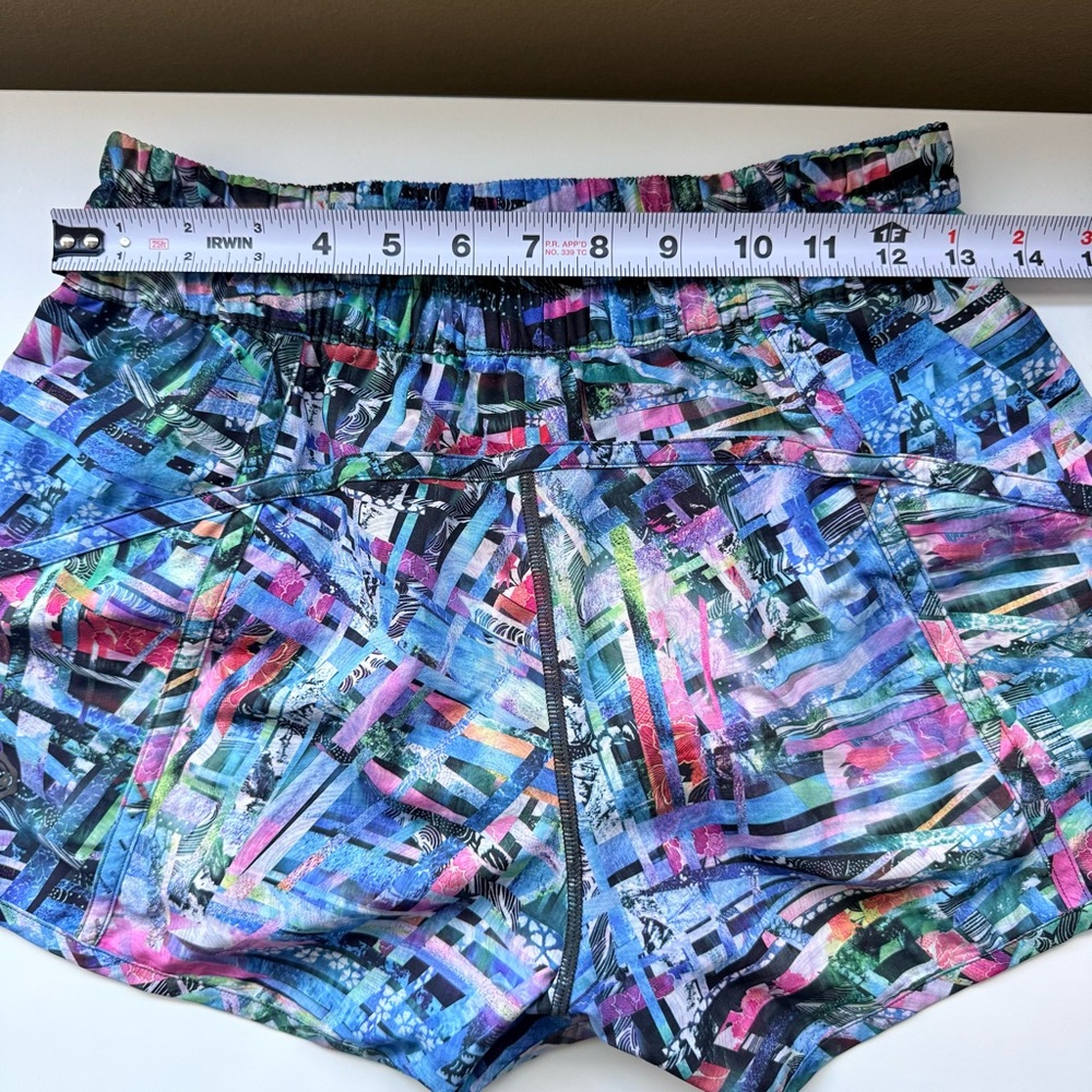 Lululemon RARE SEAWHEEZE 2018 Tracker Shorts Size 6 - Picture 4 of 8